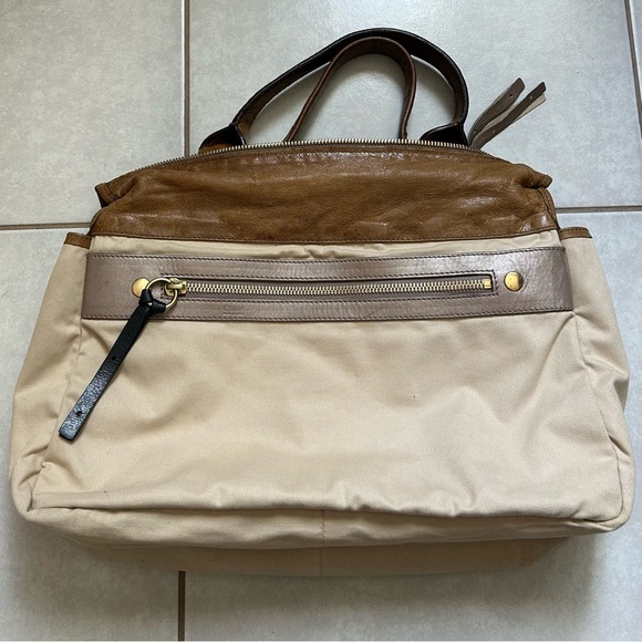 Chloé Bay leather tote bag in a distressed brown color - Picture 13 of 16